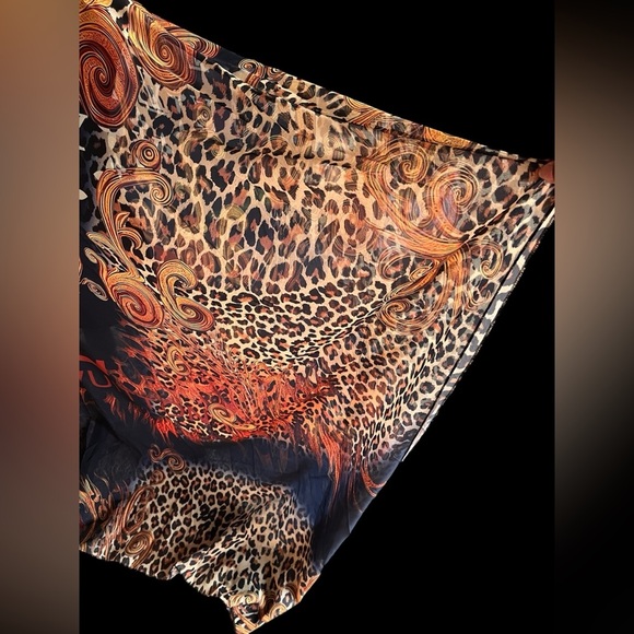 🥂Beautiful full and flowing Black and Gold Very Full and Long Sleeve Maxi Dress🥂 - Picture 3 of 3